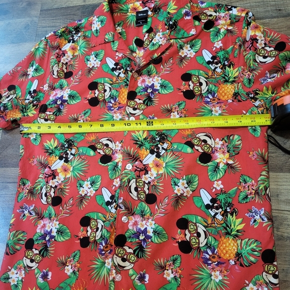 Disney Mickey Mouse Men's Red Hawaiian Surf Board Button Down Shirt Size L - Picture 6 of 8